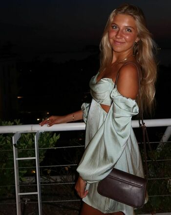 Aniela Leon