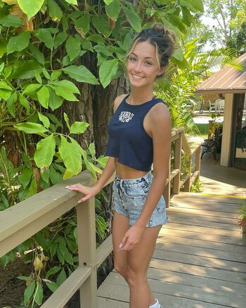 Ava Majury