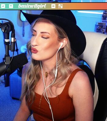 BasicWitGirl