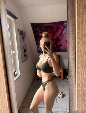 blonde_vivi