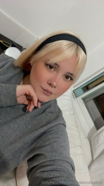bustyblondibabby