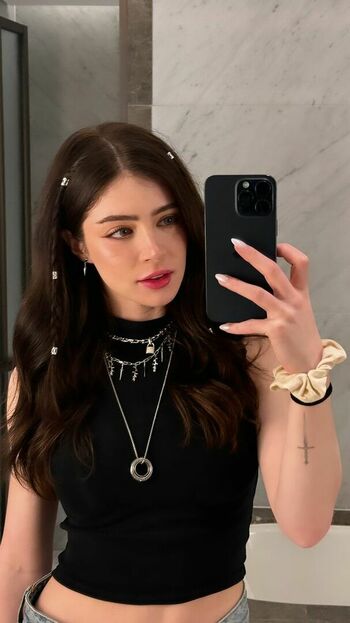 Chrissy Costanza