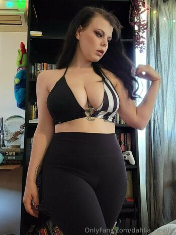 dahlia_deville