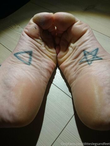 ditteslegsandfeet