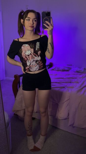 egirlMo