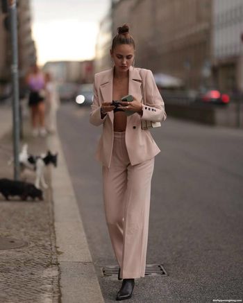 Elena Carriere
