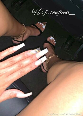 herfeetonfleek_