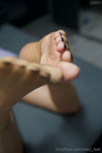 Ladyj_feet