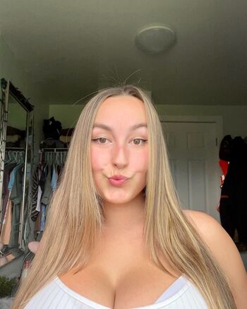 Lexi Thomas