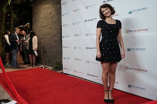 Milana Vayntrub