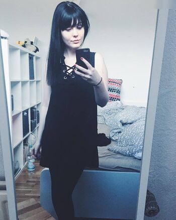 MissGLaDOS / dieamelie_