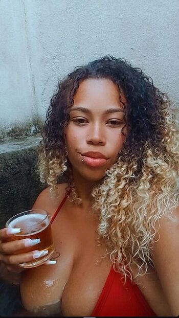 Negras Peitudas