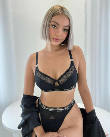 Nika Higashionna