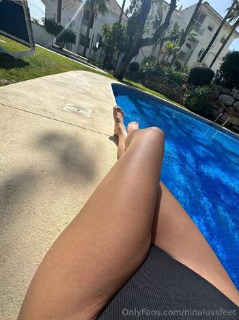 ninaluvsfeet