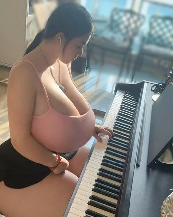 Pisheneva 皮神eva