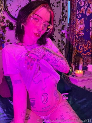 prettylittlefreak13