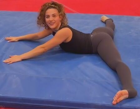 Sofie Dossi
