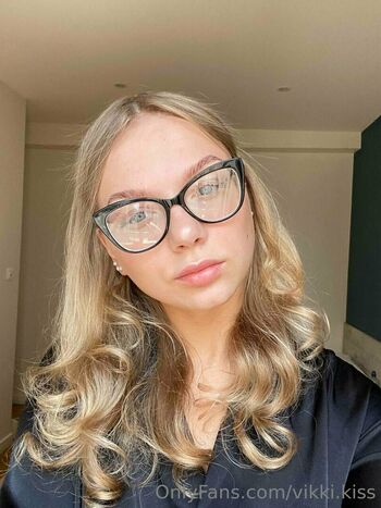 vikkikiss