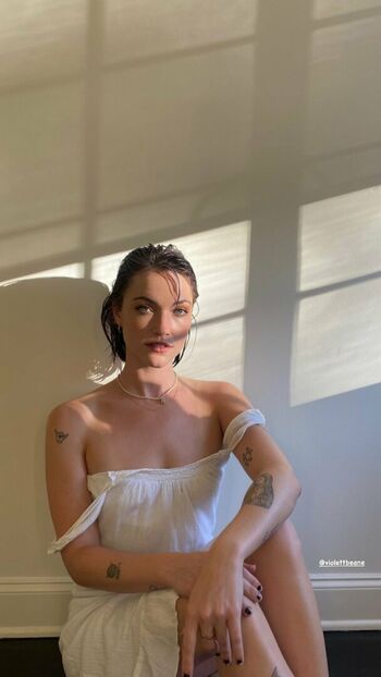 Violett Beane