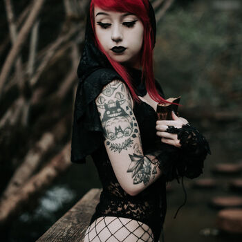 WatchGirlsPlay