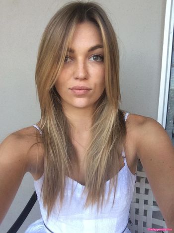 Lili Simmons